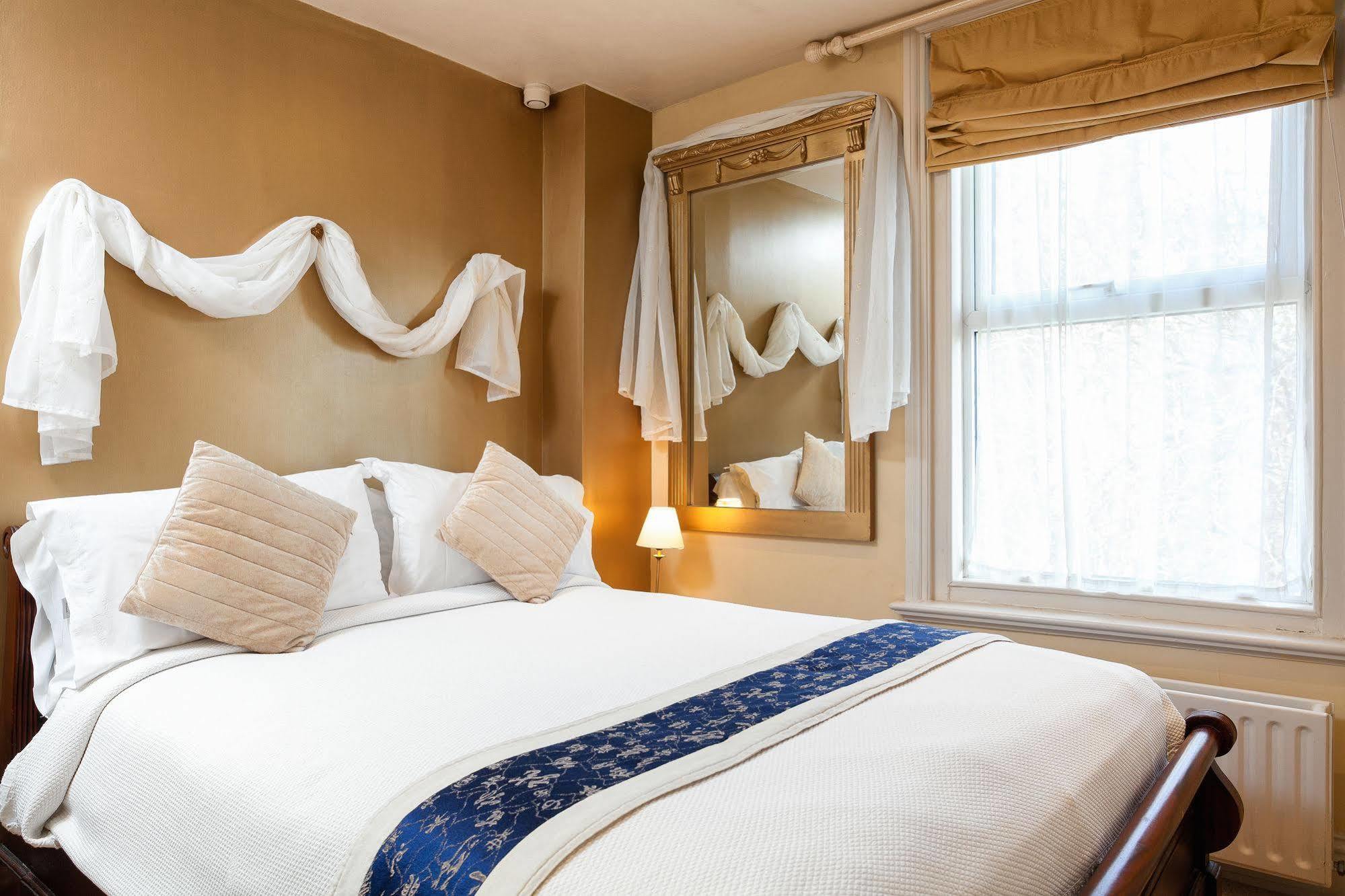 Hotel De Vie Farnham  Exteriör bild