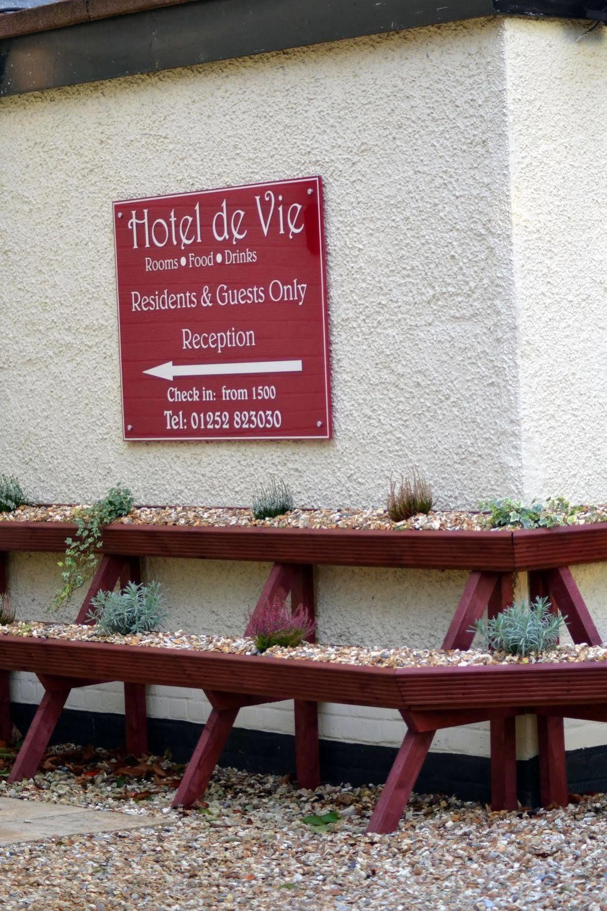 Hotel De Vie Farnham  Exteriör bild