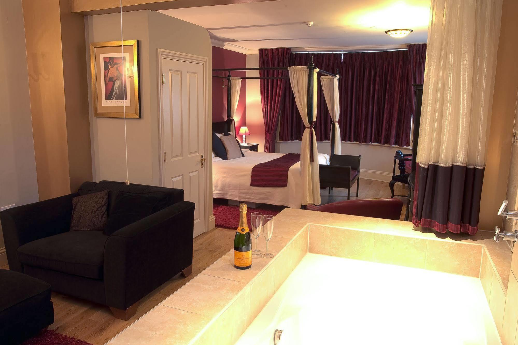 Hotel De Vie Farnham  Exteriör bild